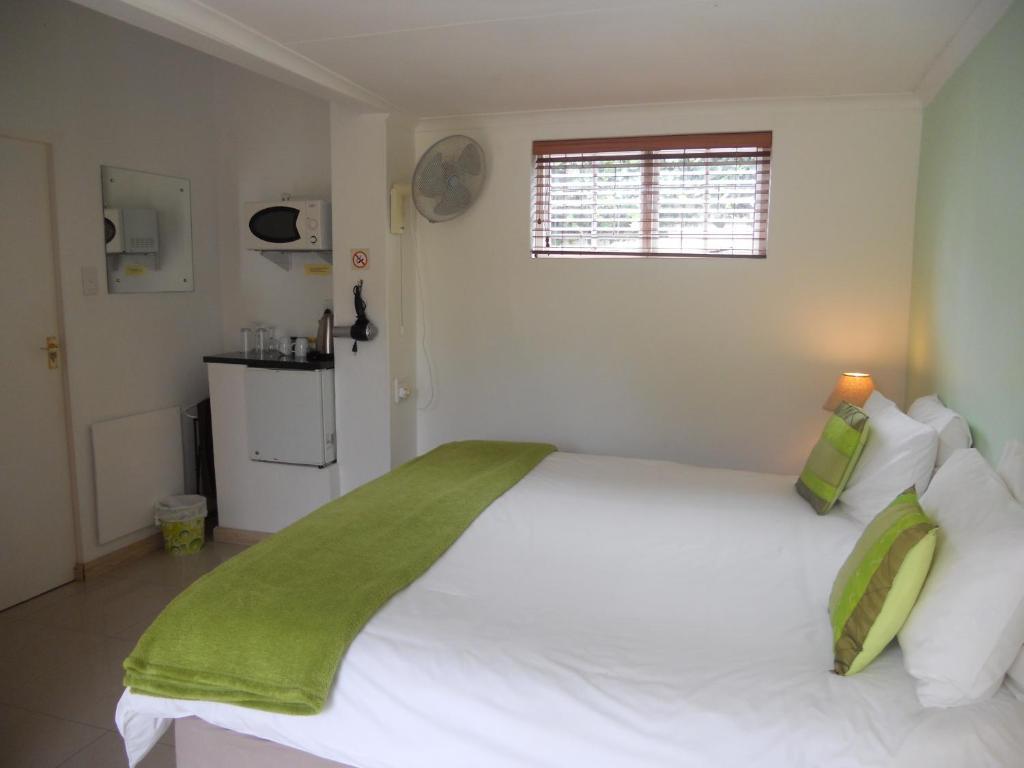 Eltham Lodge Port Elizabeth Room photo